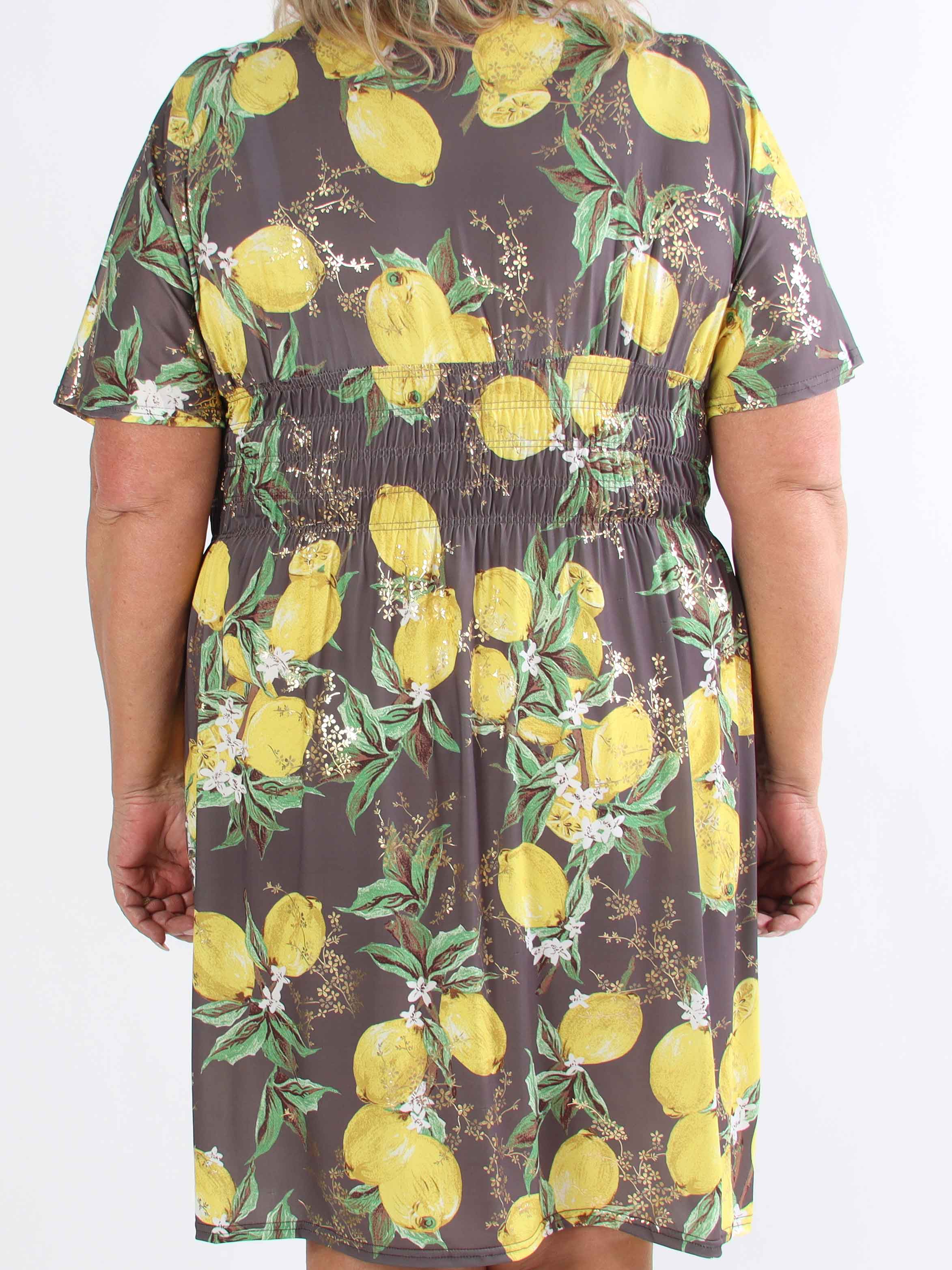 Pams Lemon Short - Plus size-klänning med citroner och gulddetaljer